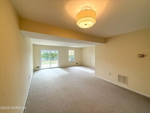 17 Apple Dr in Spring Lake, NJ - Building Photo - Building Photo