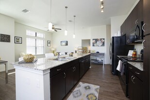 9150 Buffalo Speedway in Houston, TX - Building Photo