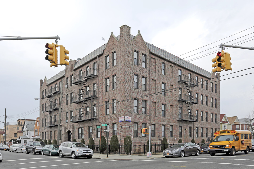 103-02 117th St in Jamaica, NY - Building Photo