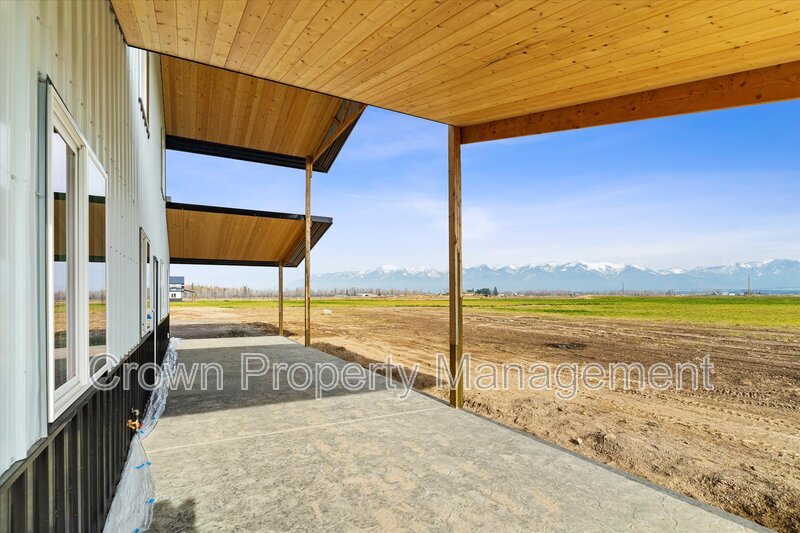 2401 Lower Valley Rd in Kalispell, MT - Building Photo