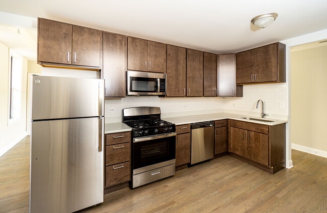 3405 W Fullerton Ave, Unit 2