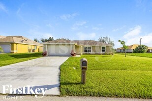 703 SW 13th Terrace in Cape Coral, FL - Building Photo