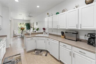 6989 Prosperity Cir in Sarasota, FL - Building Photo - Building Photo