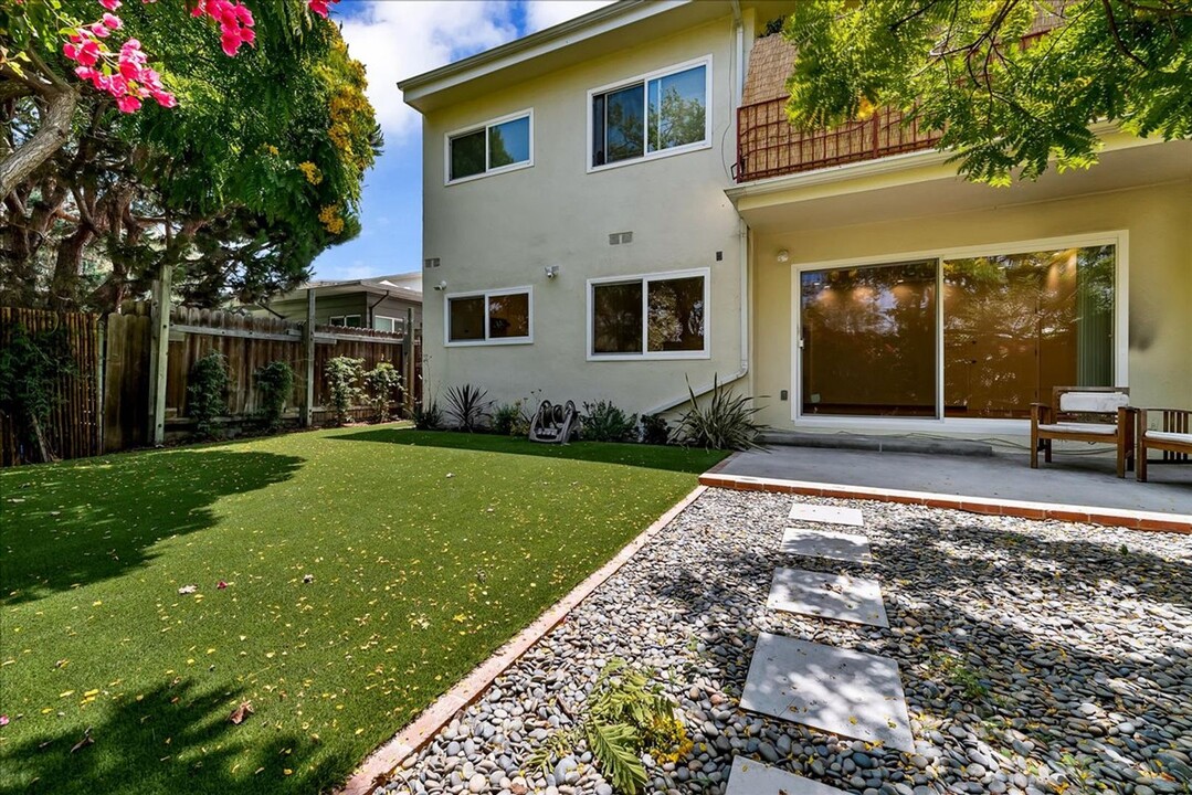 1701 Washington Way, Unit UNIT 05 in Los Angeles, CA - Building Photo