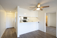 Villa Temecula Apartments in San Diego, CA - Building Photo - Building Photo