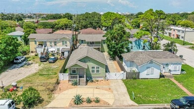 5008 Avenue O 1/2 in Galveston, TX - Building Photo - Building Photo
