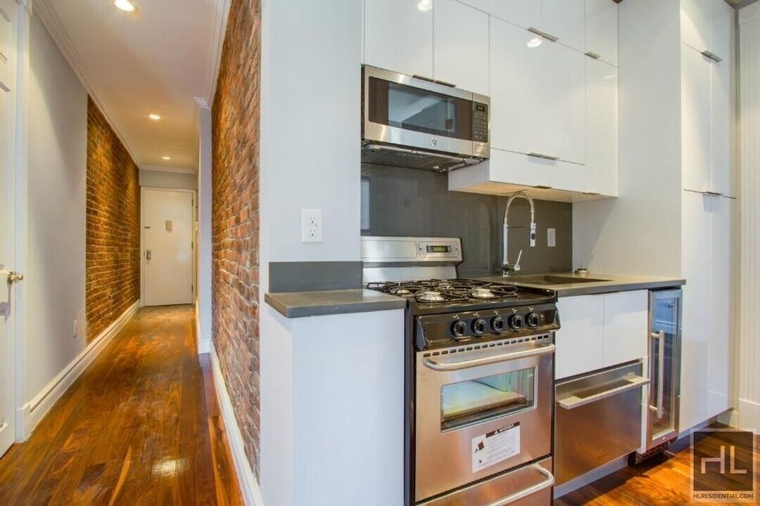 E 6TH ST. in New York, NY - Building Photo