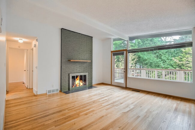 4020 156th Ave SE in Bellevue, WA - Building Photo - Building Photo