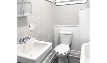 Ohio 2215-2217-2219 in Cincinnati, OH - Building Photo - Interior Photo