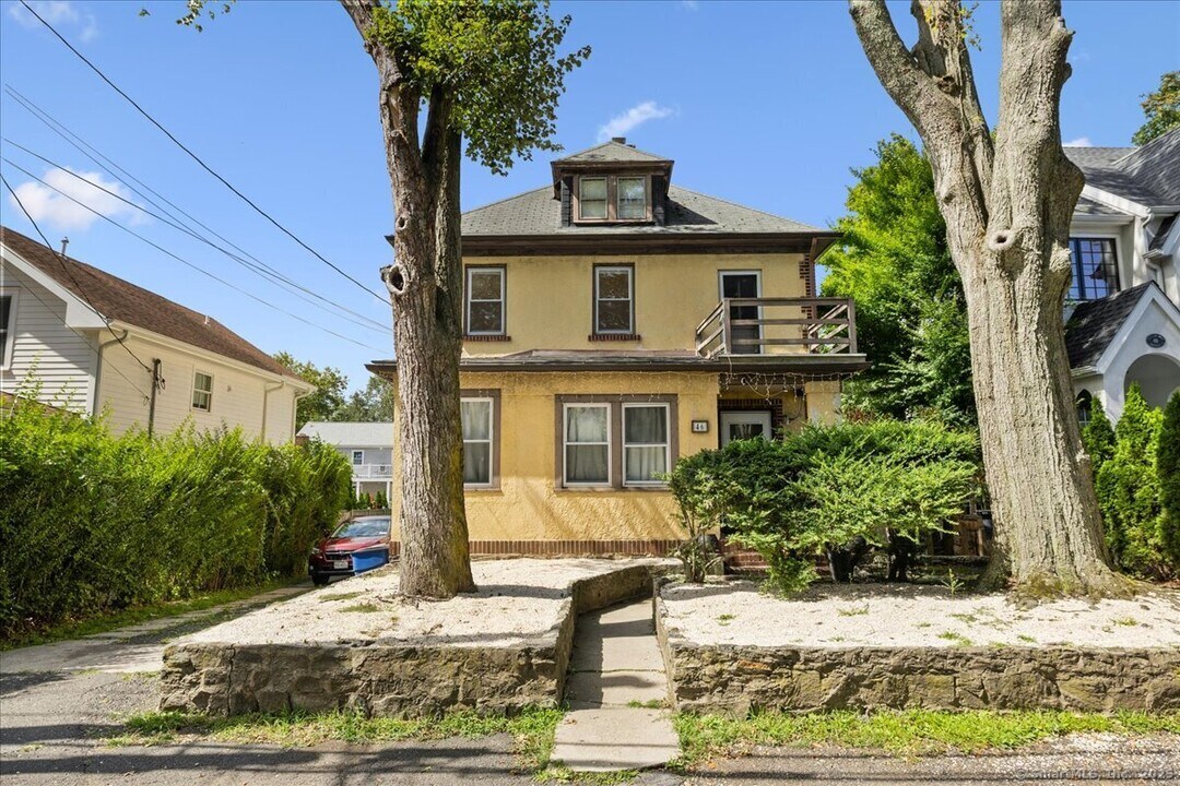 46 Richland Rd in Greenwich, CT - Building Photo