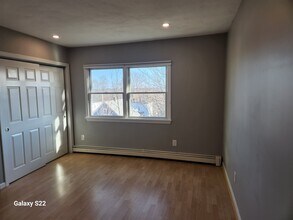 20 Pleasant St, Unit 2nd floor in Wakefield, MA - Foto de edificio - Building Photo