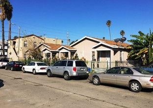 8330 S Figueroa St in Los Angeles, CA - Building Photo - Building Photo