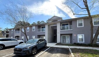 6105 Maggies Cir in Jacksonville, FL - Building Photo