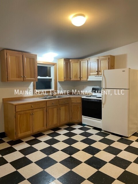 23 Wilson St-Unit -2 in Skowhegan, ME - Building Photo