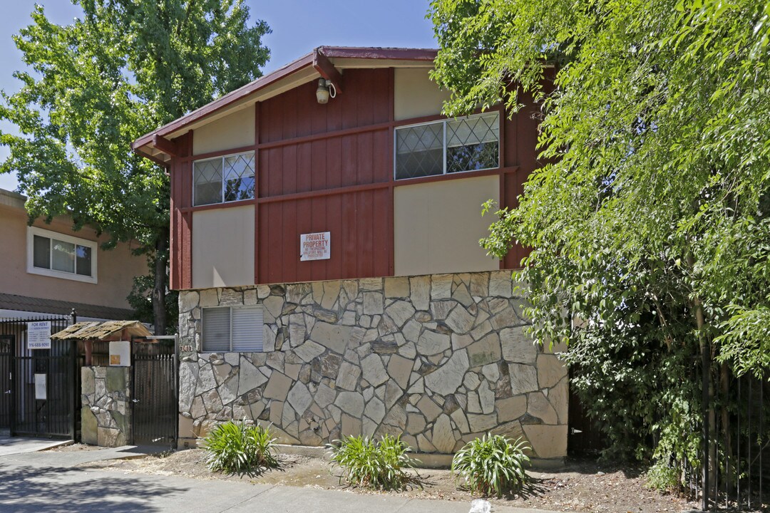 2412 Q St in Sacramento, CA - Building Photo