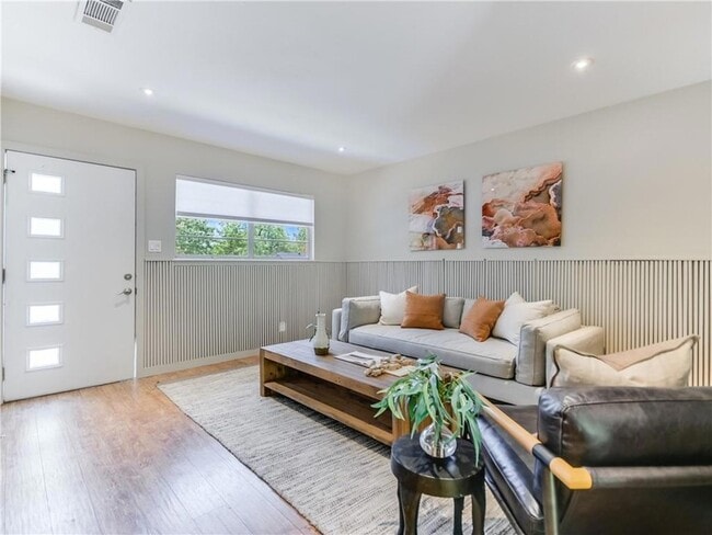 5213 Gladstone Dr, Unit 58-110 in Austin, TX - Building Photo - Building Photo