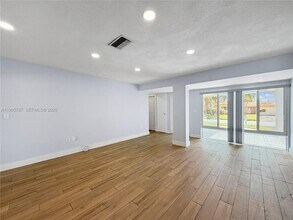 6331 SW 35th St in Miramar, FL - Building Photo - Building Photo