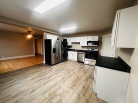 2039 Winnebago St, Unit 2 Apartamentos