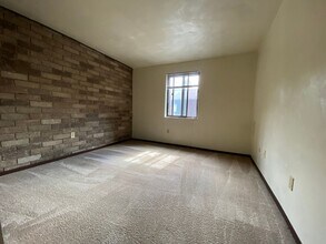 301-312 Kellywood Manor in New Kensington, PA - Building Photo - Building Photo