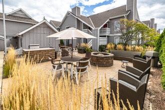 The Glen Luxury Townhomes in Glendale, WI - Foto de edificio - Building Photo