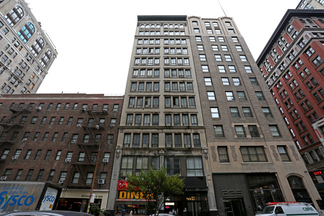 239 Park Avenue South in New York, NY - Building Photo - Building Photo