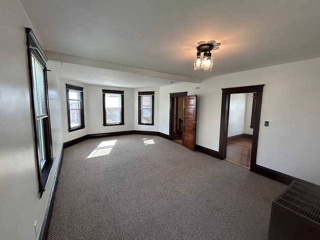 31 Chrome St, Unit 3 in Worcester, MA - Building Photo - Building Photo