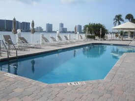 17700 N Bay Rd in Sunny Isles Beach, FL - Building Photo