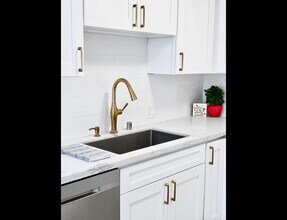 2 WEEKS FREE! - Fully remodeled! in Burbank, CA - Building Photo - Building Photo