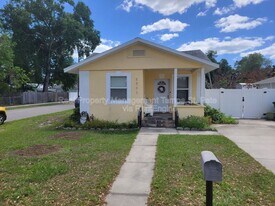 1711 E New Orleans Ave in Tampa, FL - Building Photo