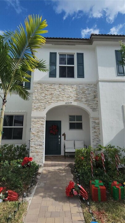 12277 NW 24th Pl in Miami, FL - Building Photo