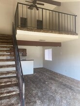 902 W Cameron St in Hanford, CA - Building Photo - Building Photo