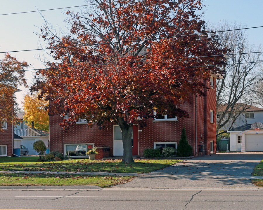 184 Stevenson Rd S in Oshawa, ON - Building Photo