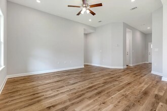 98 Azalea Dr in Freeport, FL - Building Photo - Building Photo