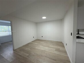 12215 W Dixie Hwy in North Miami, FL - Building Photo - Building Photo