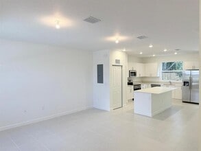 154 SE 10th St in Florida City, FL - Building Photo - Building Photo