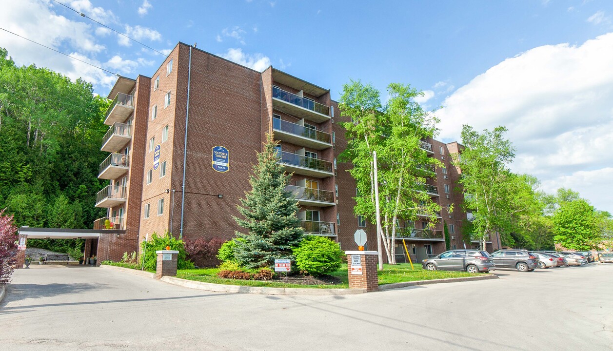 Victoria Towers in Owen Sound, ON - Building Photo