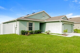 6742 Wirevine Dr in Brooksville, FL - Building Photo - Building Photo