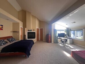 227 Captain Eames Cir in Ashland, MA - Foto de edificio - Building Photo