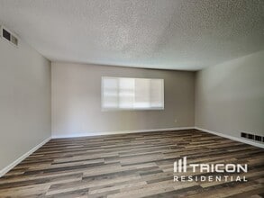 1200 Muirswood Way in Modesto, CA - Building Photo - Building Photo
