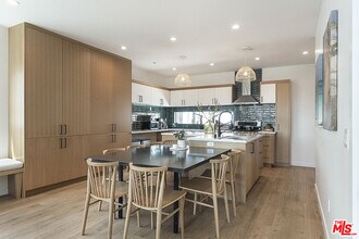 811 N Harvard Blvd in Los Angeles, CA - Building Photo - Building Photo