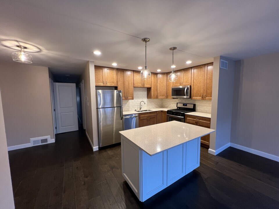 7526 Byron Pl in Clayton, MO - Building Photo