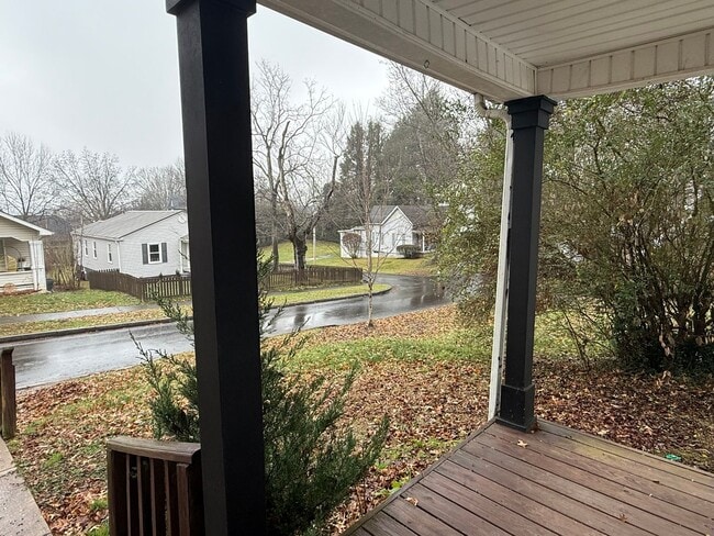 403 W Poplar St in Johnson City, TN - Building Photo - Building Photo