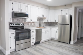 The LUXE Residences of Aurora 55+ Community in Aurora, IL - Foto de edificio - Building Photo