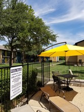 Lana in Denton, TX - Foto de edificio - Building Photo