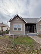 2238 N Interstate 35 in San Antonio, TX - Building Photo - Building Photo