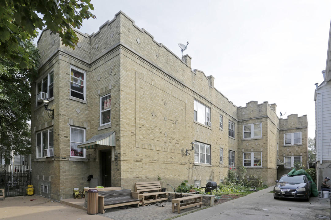 Kildare Arms in Chicago, IL - Building Photo