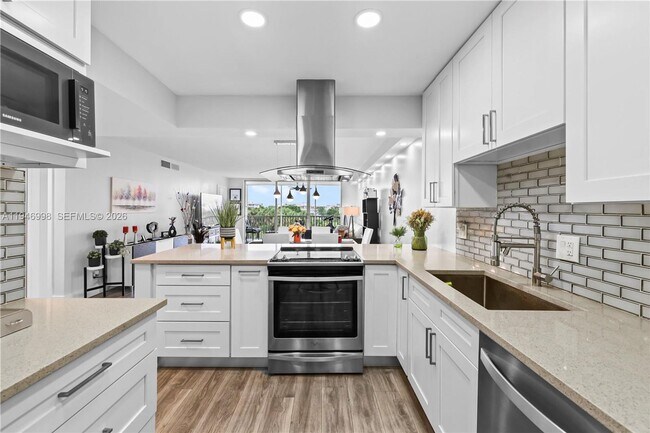 2661 S Course Dr in Pompano Beach, FL - Foto de edificio - Building Photo