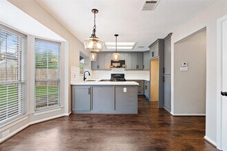 7015 Redwood Falls Dr in Pasadena, TX - Building Photo - Building Photo
