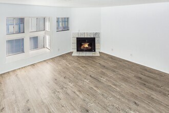 534 Venice Way in Inglewood, CA - Foto de edificio - Building Photo