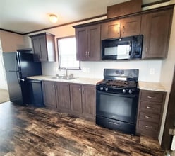 9792 Spinnaker Dr in Ira, MI - Foto de edificio - Building Photo